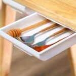 oSPOZelfklevende-Verborgen-Opbergdoos-Onder-De-Tafel-Make-Organizer-Onder-Bureau-Opslag-Lade-Organizer-Box-Briefpapier-Opslag(1)(1)